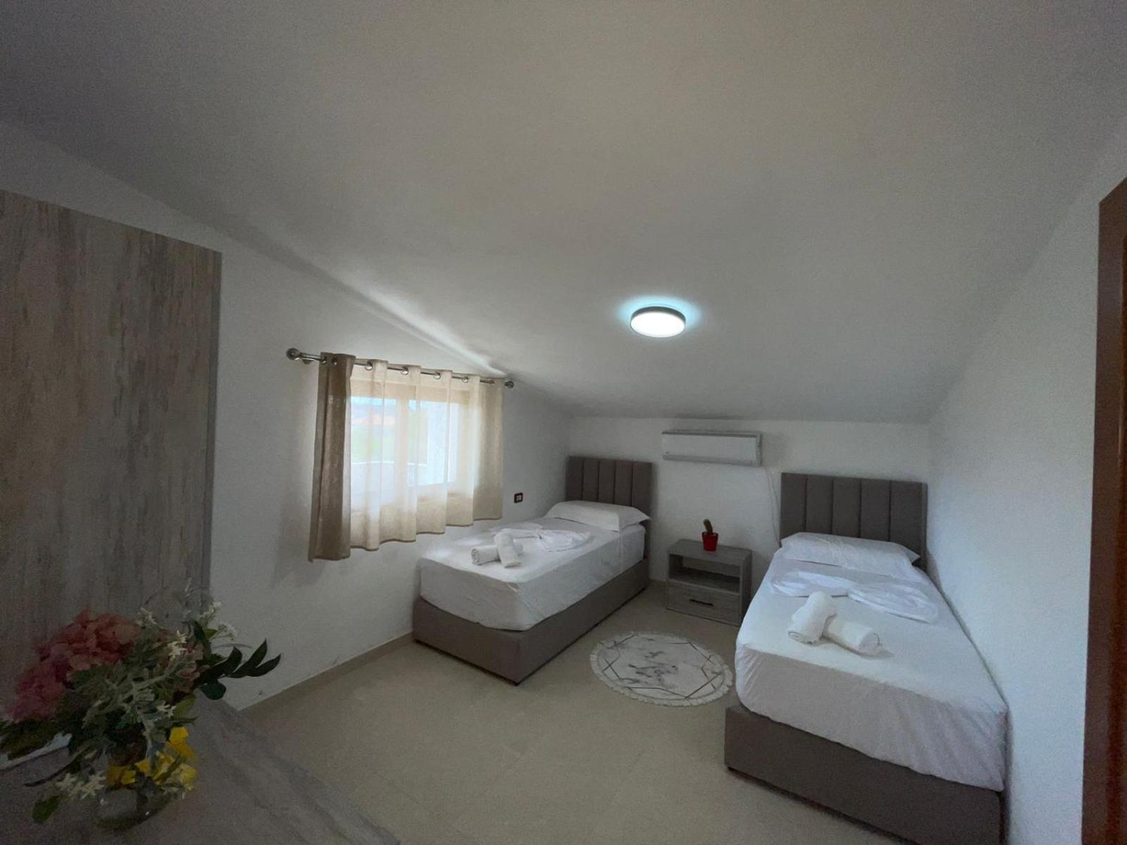 Prela'S Rooms Shkoder Exterior photo