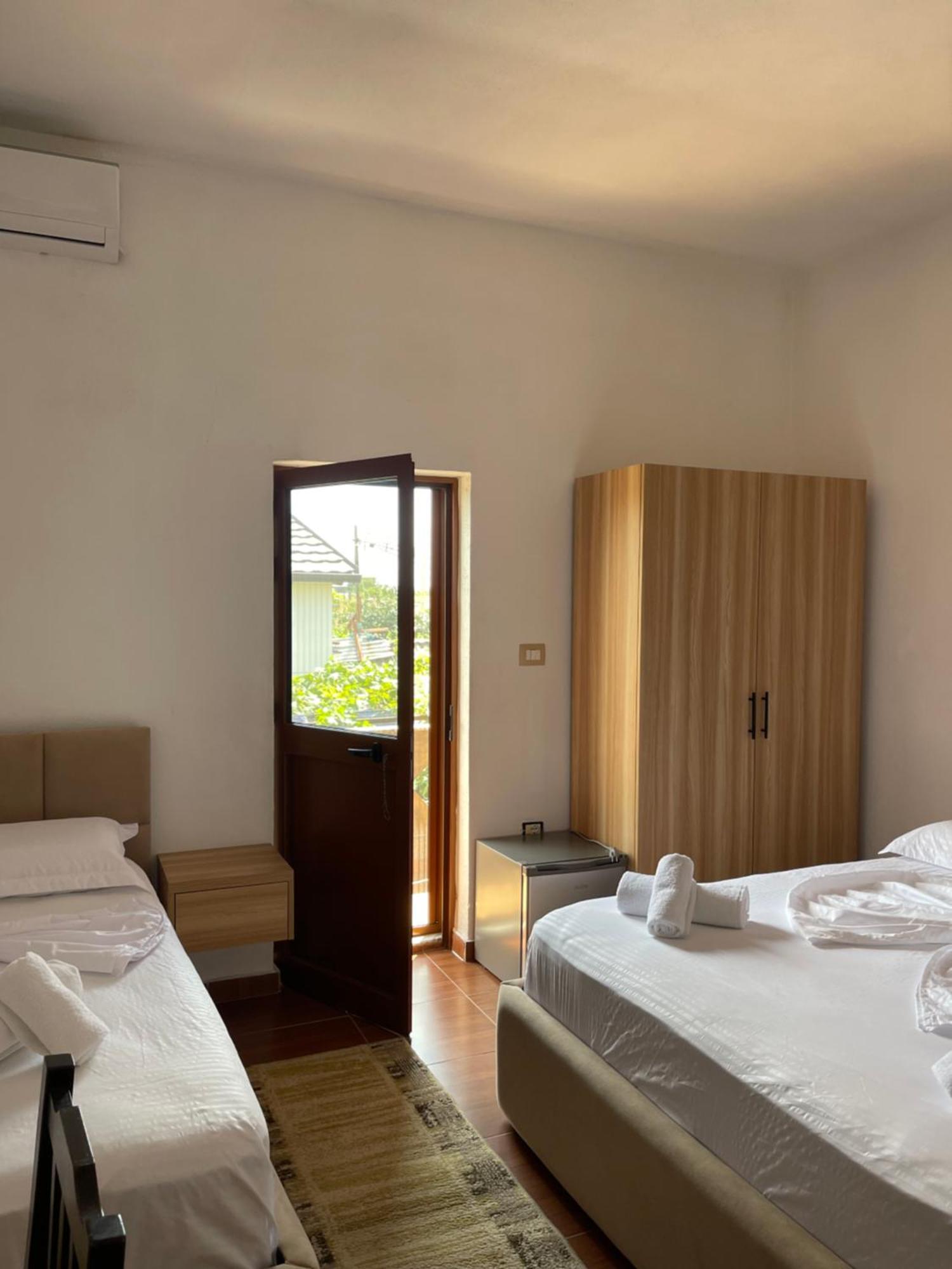 Prela'S Rooms Shkoder Exterior photo